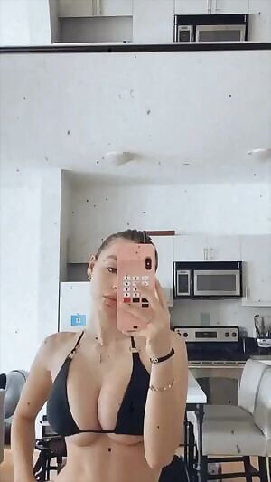 Sophie mudd nip slip